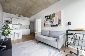 Appartements Dorchester in Montréal, QC - Building Photo - Building Photo