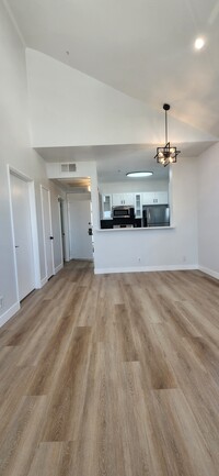 The Villas at Dickens in Sherman Oaks, CA - Building Photo - Building Photo