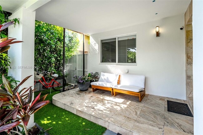 1360 SW 16th St in Miami, FL - Building Photo - Building Photo