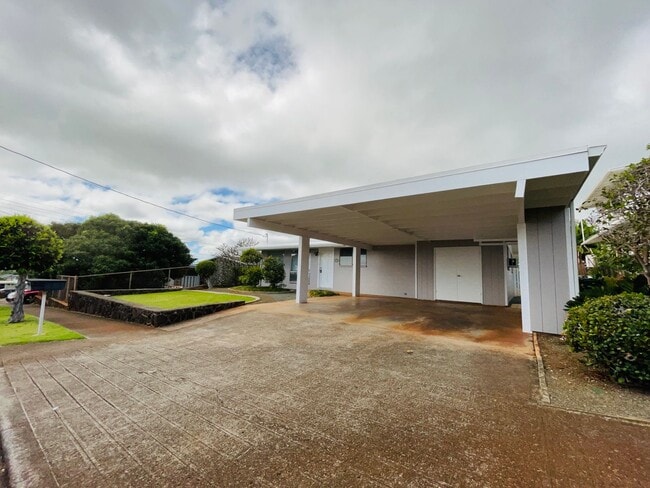 1472 Kalauipo St in Pearl City, HI - Building Photo - Building Photo