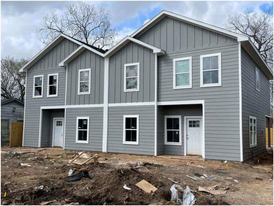 4133 Clover St-Unit -B in Houston, TX - Building Photo