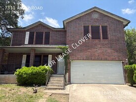 7311 Avery Rd in Live Oak, TX - Building Photo