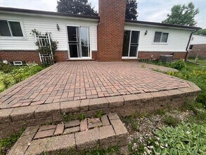 87 Carter Ave in Troy, MI - Foto de edificio - Building Photo