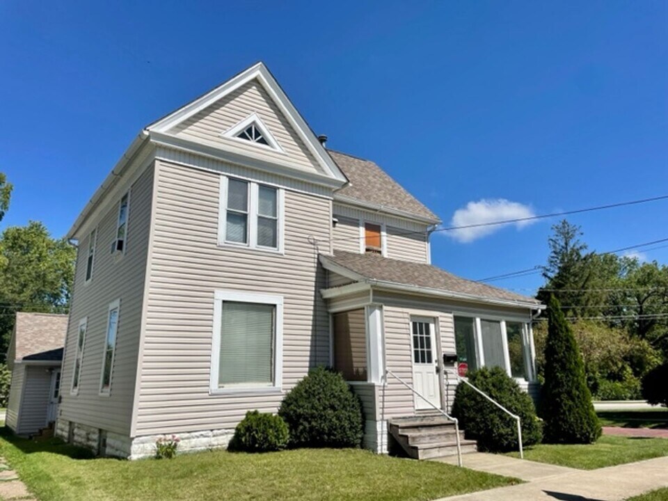 244 Maple St in Ashland, OH - Building Photo