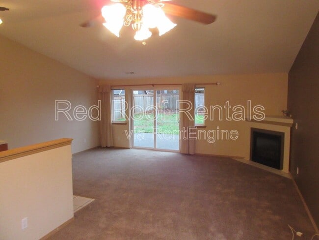 17019 Spanaway Loop Rd S in Spanaway, WA - Building Photo - Building Photo