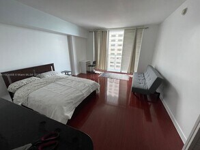 335 S Biscayne Blvd, Unit 1606 in Miami, FL - Building Photo - Building Photo