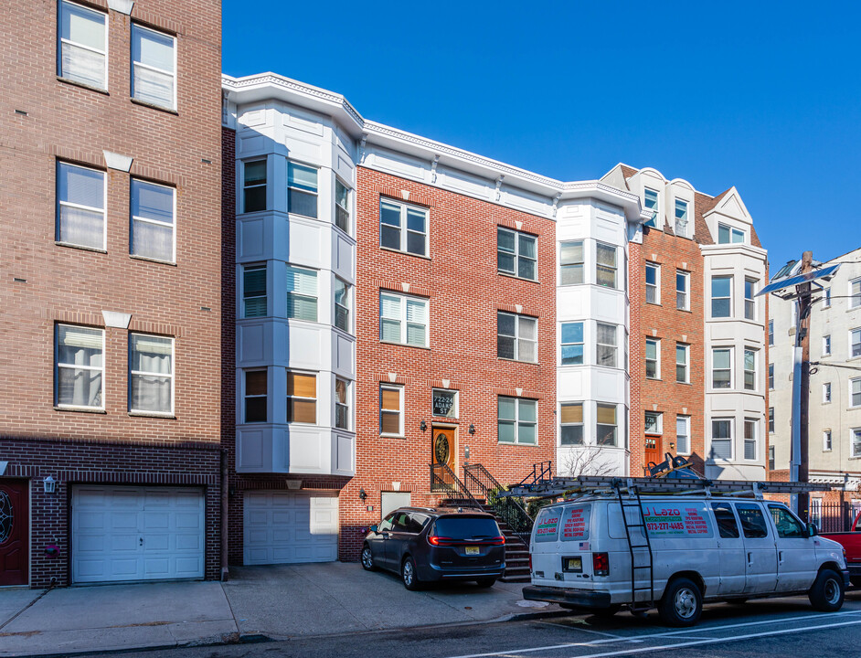 722 Adams St in Hoboken, NJ - Building Photo