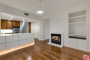 5625 Crescent Prk W in Los Angeles, CA - Building Photo