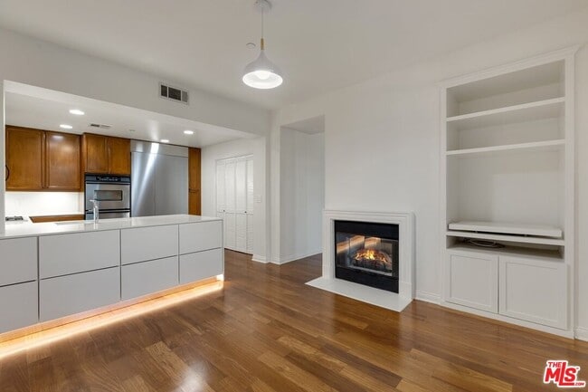property at 5625 Crescent Prk W