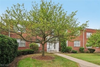 3279 Warrensville Center Rd, Unit 15D in Shaker Heights, OH - Building Photo - Building Photo