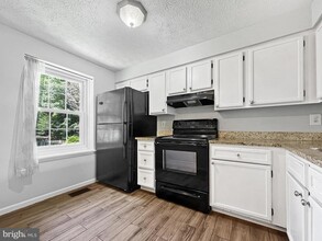 8426 Red Eagle Ct in Lorton, VA - Building Photo - Building Photo