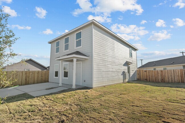 910 Stricker Path in San Antonio, TX - Building Photo - Building Photo