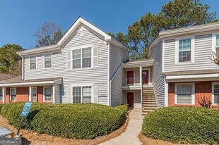 6034 Coventry Cir in Alpharetta, GA - Building Photo