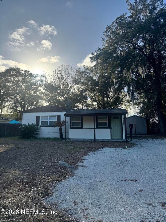 3926 Ruby Dr W in Jacksonville, FL - Building Photo