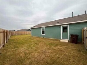 420 Halfmoon Dr in Lockhart, TX - Building Photo - Building Photo