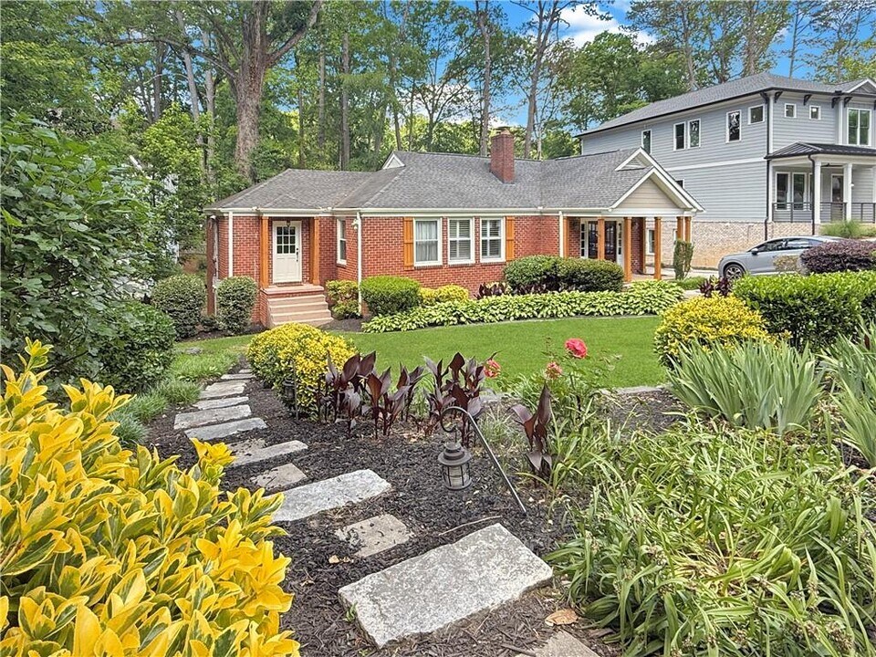 656 Timm Valley Rd NE in Atlanta, GA - Building Photo