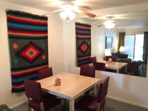2857 N Los Felices Rd in Palm Springs, CA - Building Photo - Building Photo