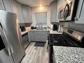 911 Sherman Ln in Norfolk, VA - Building Photo - Building Photo