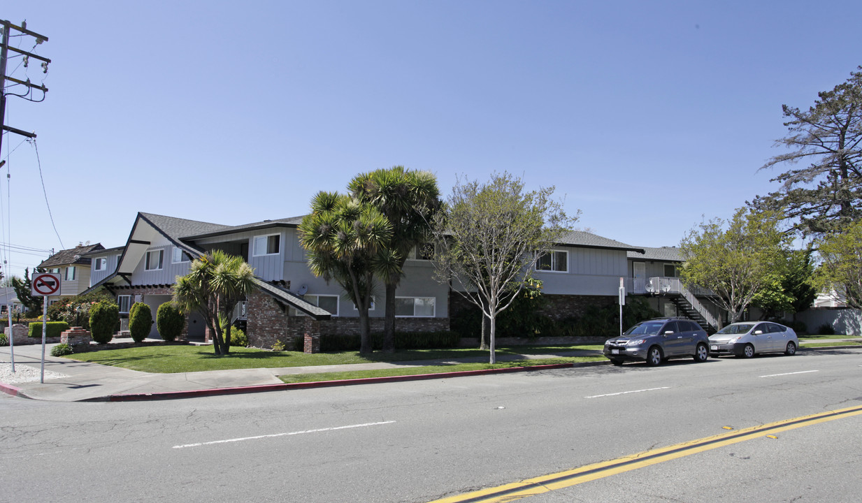 950 Juana Ave in San Leandro, CA - Building Photo