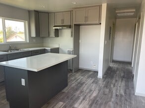 13108 S Catalina Ave in Gardena, CA - Building Photo - Building Photo