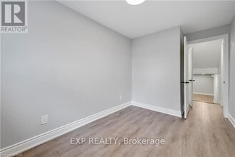 8059 Aintree Dr in Niagara Falls, ON - Building Photo - Building Photo