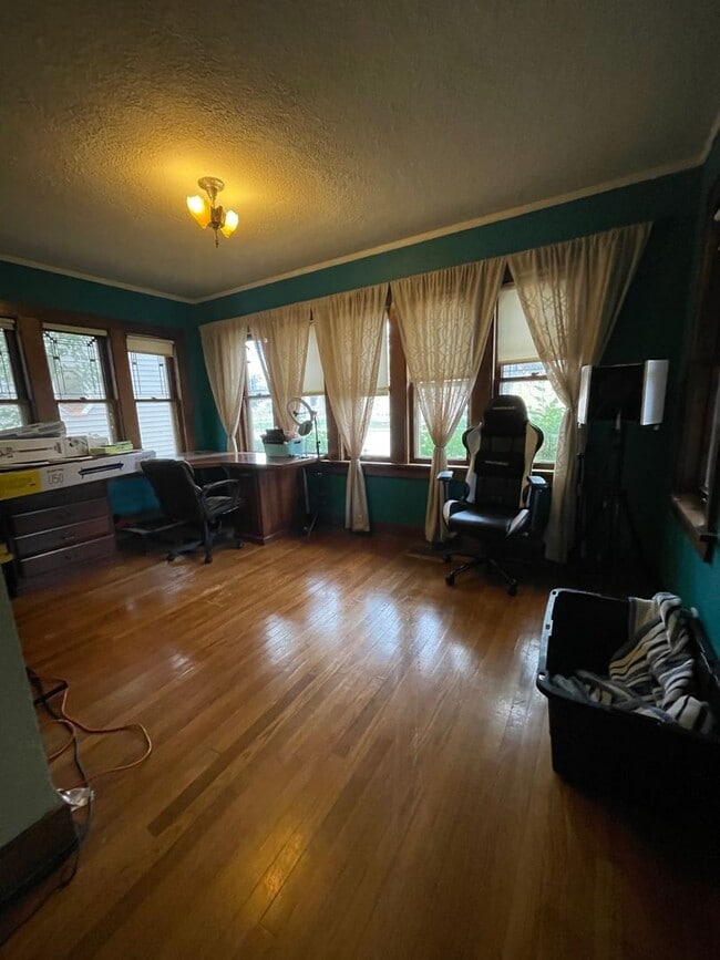 417 West Ave