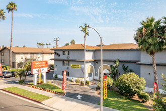 Lexington Courtyard in Anaheim, CA - Building Photo - Building Photo