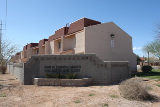 Simmons Manor in Las Vegas, NV - Building Photo - Building Photo