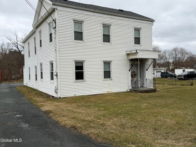 102 Main Ave in Wynantskill, NY - Building Photo - Building Photo