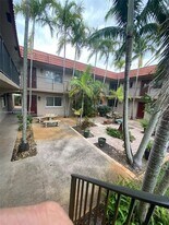 3050 NE 5th Terrace, Unit 10 in Wilton Manors, FL - Building Photo