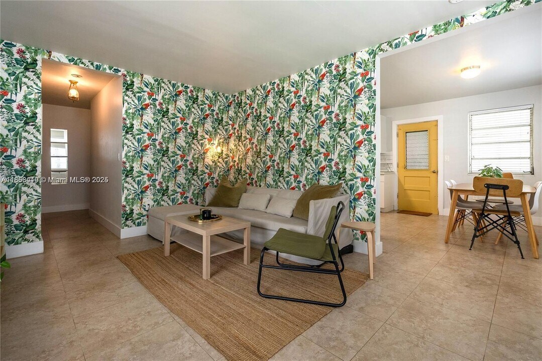 320 NE 55th Terrace in Miami, FL - Building Photo