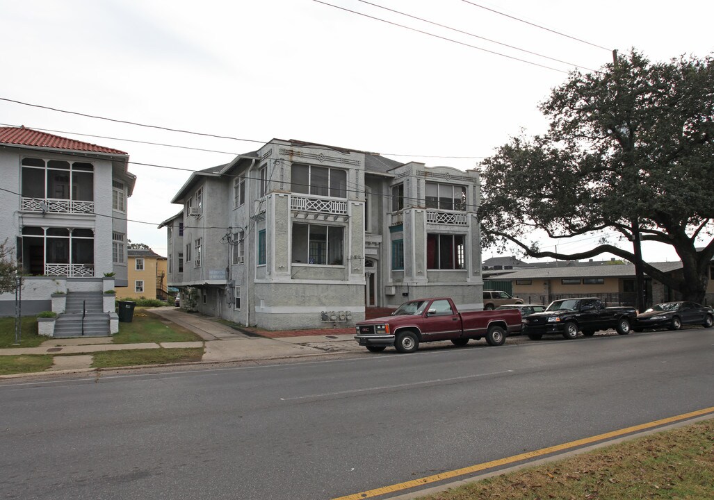 2833 Napoleon Ave in New Orleans, LA - Foto de edificio