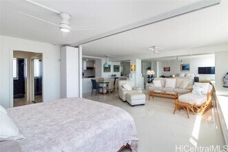 2895 Kalakaua Ave in Honolulu, HI - Building Photo - Building Photo