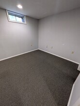 12 Cascade Ct, Unit B in Essex Junction, VT - Foto de edificio - Building Photo