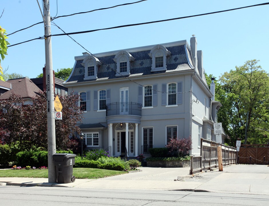 Teddington Park Avenue in Toronto, ON - Building Photo