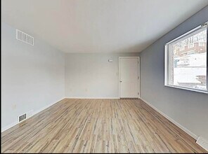 3077 Mount Troy Rd, Unit 1 in Pittsburgh, PA - Building Photo - Building Photo