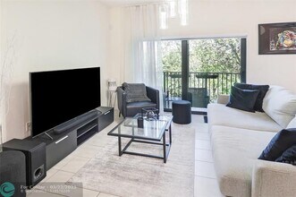 10473 NW 82nd St in Doral, FL - Building Photo - Building Photo