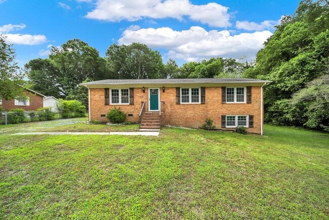 1200 Vickie Ln
