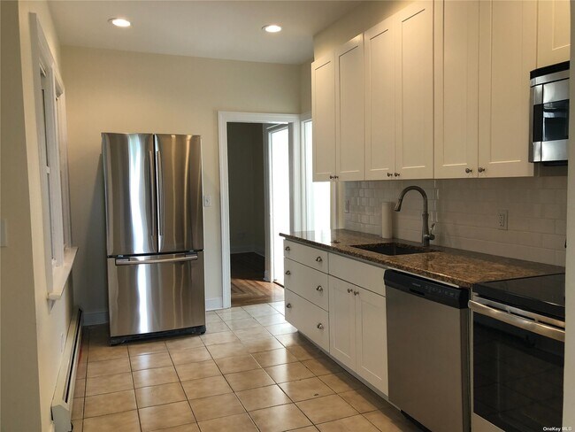 6 Nassau Blvd in Garden City, NY - Building Photo - Building Photo