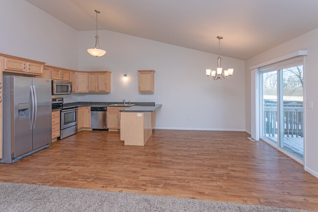 Montgomery Homestead Townhomes in West Fargo, ND - Building Photo - Interior Photo