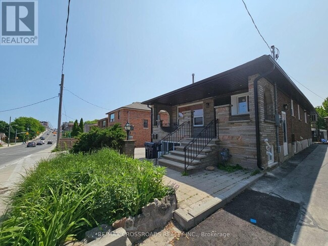 property at 2170B Dufferin St