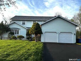 81 Mark Dr in Glastonbury, CT - Building Photo