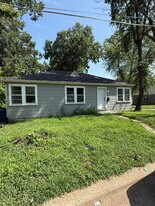 837 Walters Dr in Ferguson, MO - Building Photo