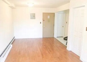 141-35 Pershing Crescent in Queens, NY - Building Photo - Building Photo