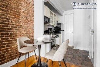 118 Christopher St in New York, NY - Foto de edificio - Building Photo