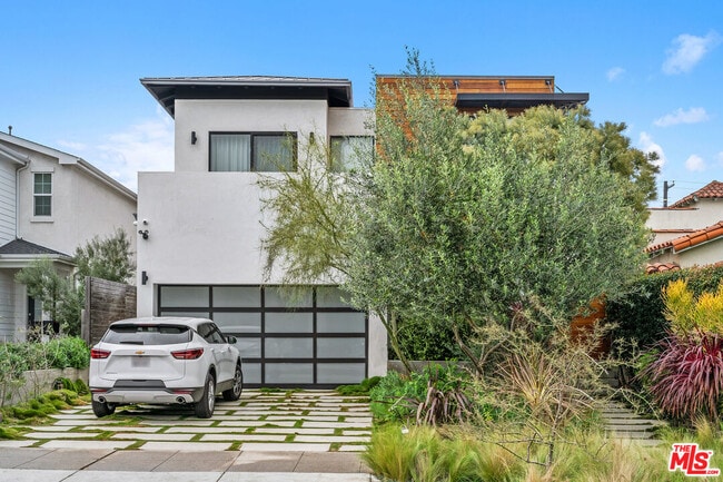 2230 Malcolm Ave in Los Angeles, CA - Building Photo - Building Photo