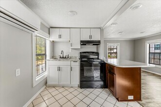 2311 E Broad St in Savannah, GA - Building Photo - Building Photo