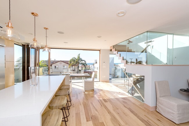 814 Monterey Blvd in Hermosa Beach, CA - Foto de edificio - Building Photo