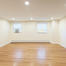 11 Pilgrim Ct, Unit 2FL in Bloomfield, NJ - Building Photo - Building Photo