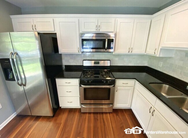 2204 Garfield Ave in Minneapolis, MN - Building Photo - Building Photo